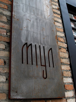 miya-placa-fachada-m