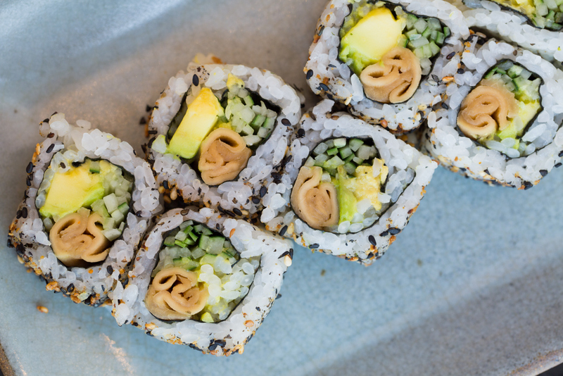 Uramaki de kampyou, pepino e abacate, do Kinu makizushi veggie