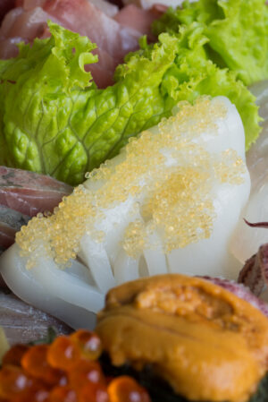 Diariamente chegam cerca de 18 variedades de peixes e frutos do mar, no Uo Katsu uokatsu_04