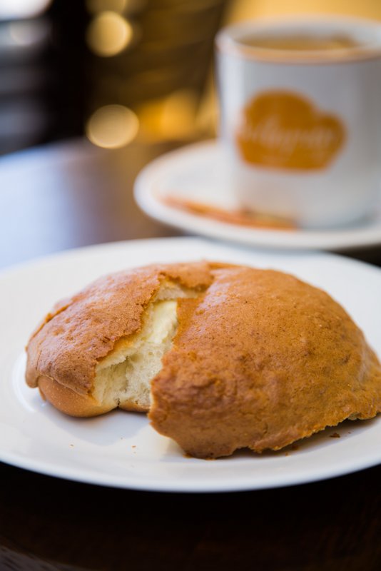 Bonpan, do Bellapan Bakery, é um pão de café, recheado com requeijão e coberto com creme de café e amendoim bellapan_bonpan
