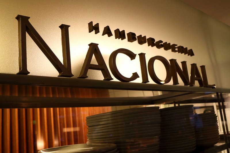 A Hamburgueria Nacional fica no Itaim Bibi, em São Paulo hamburgueria nacional 13