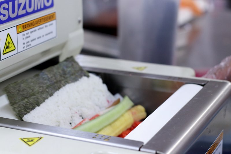 Cozinhas industriais, supermercados e churrascarias investem nas máquinas para otimizar a produção suzumo_kazu_norimaki2