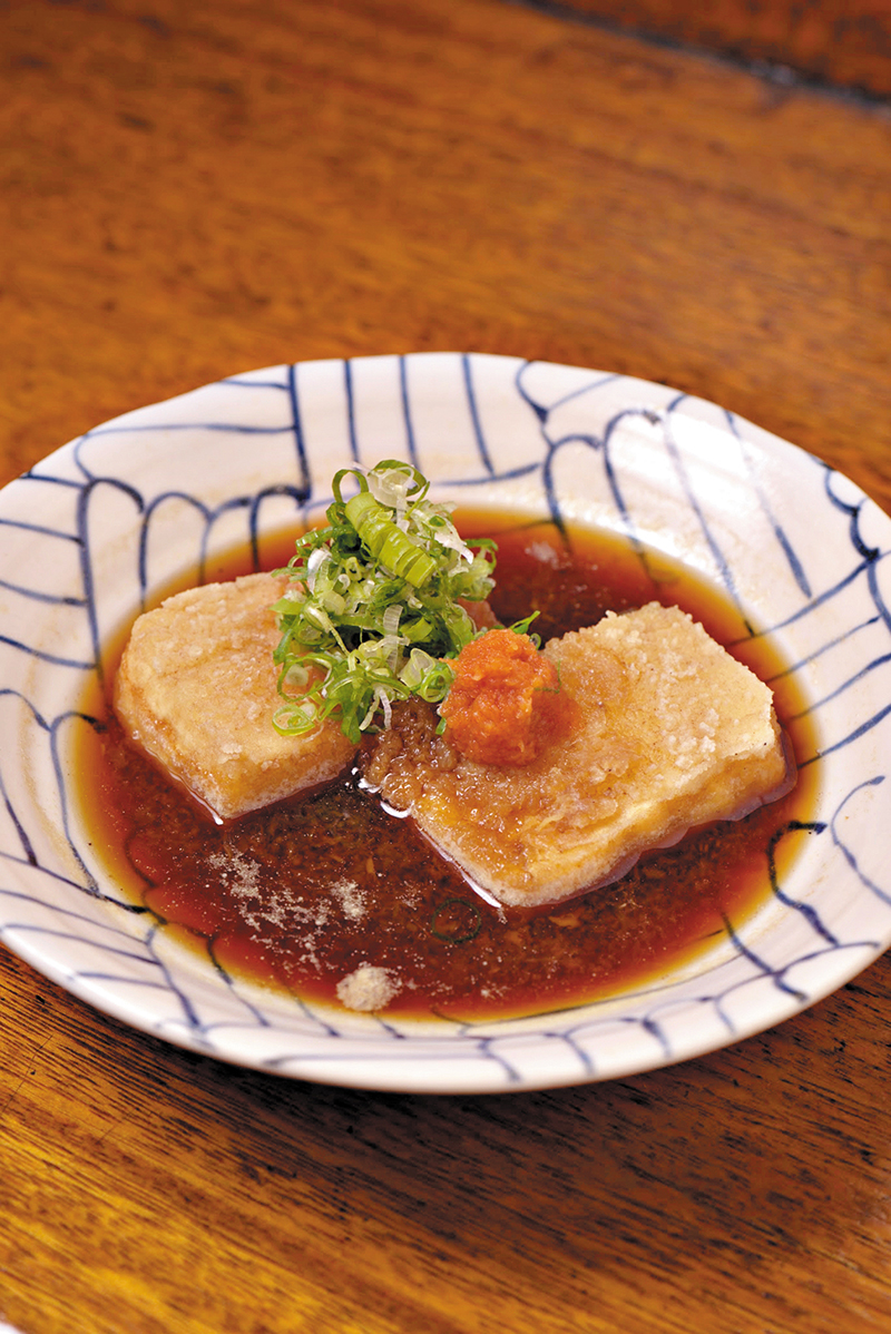Aguedashi-Dofu do chef Kakuzui Matsui, do Kidoairaku Aguedashi-Dofu do chef Kakuzui Matsui, do Kidoairaku Foto Tatewaki Nio