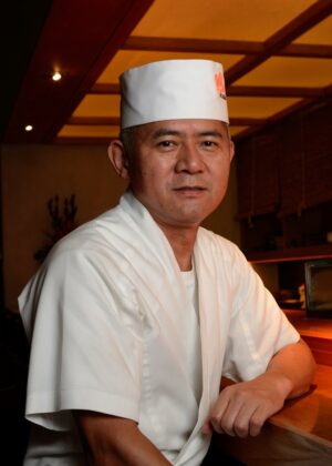 George Koshoji é o sushiman que comanda o balcão do Kosushi há quase 30 anos Wellington Nemeth