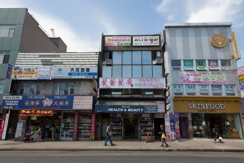 Tipica fachada de lojas em Flushing