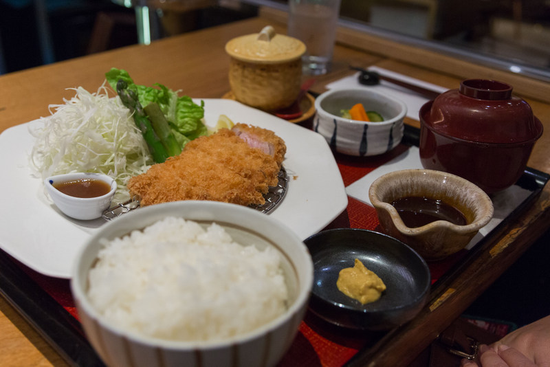 Tonkatsu Teishoku do restaurante OOTOYA