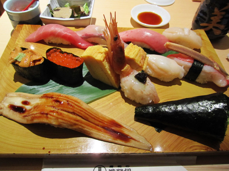 Uma das combinações oferecidas pelo Midori Sushi, a preços bem atraentes HT17_jojoscope_sushi (2)