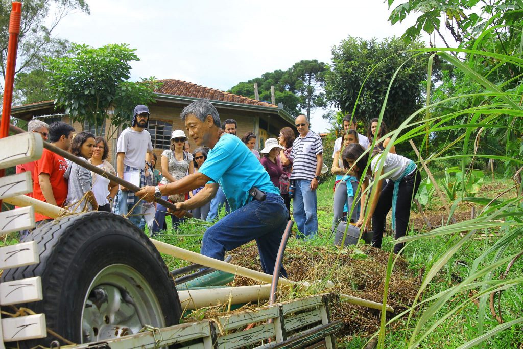 “Cultivar uma horta orgânica é o primeiro passo se criar um diálogo com a terra”, afirma Hiroshi