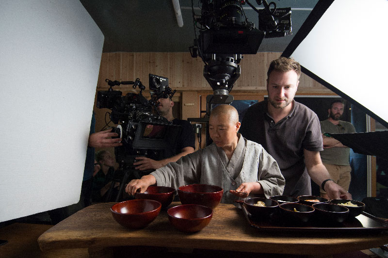 Jeong Kwan e David Gelb chefstable_budista_bastidores_img