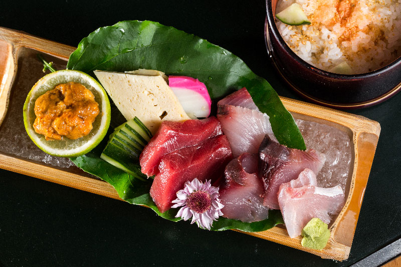 Sashimis diversos também fazem parte do menu-degustação no Ryo ryo_sashimi